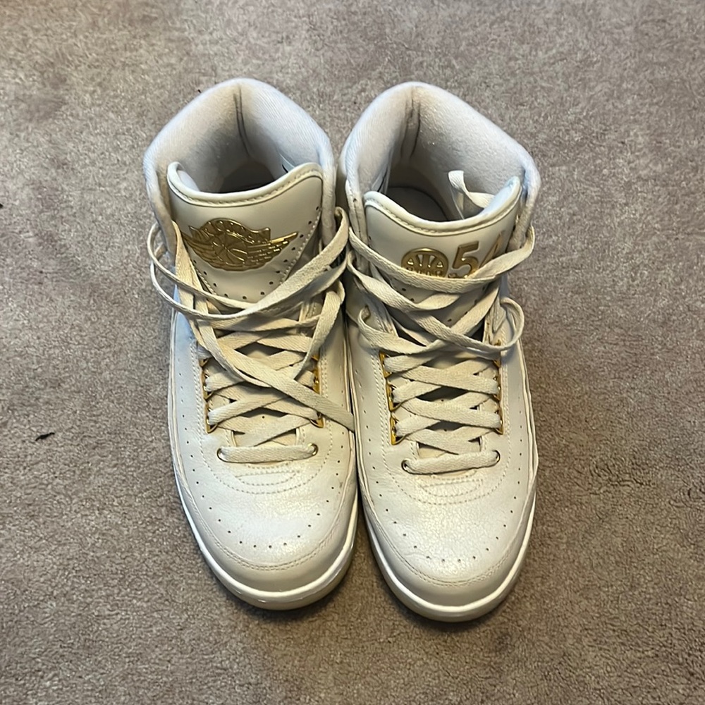Jordan 2 quai 54 size 9 cream/gold